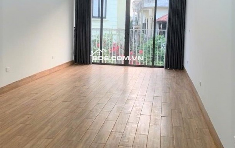 Bán nhà mặt phố Lĩnh Nam 100m² x 5 tầng, 30 tỷ+ Mặt tiền rộng - Vỉa hè  – Đã QH xong 